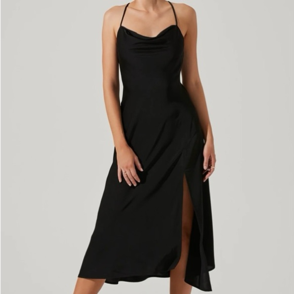 ASTR Midi Dress - Picture 4 of 8